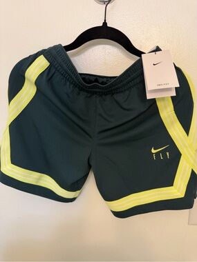 Nike Kids' M Crossover Dri-FIT
Basketball Shorts